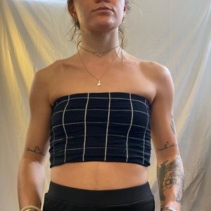 Black and white knit crop top